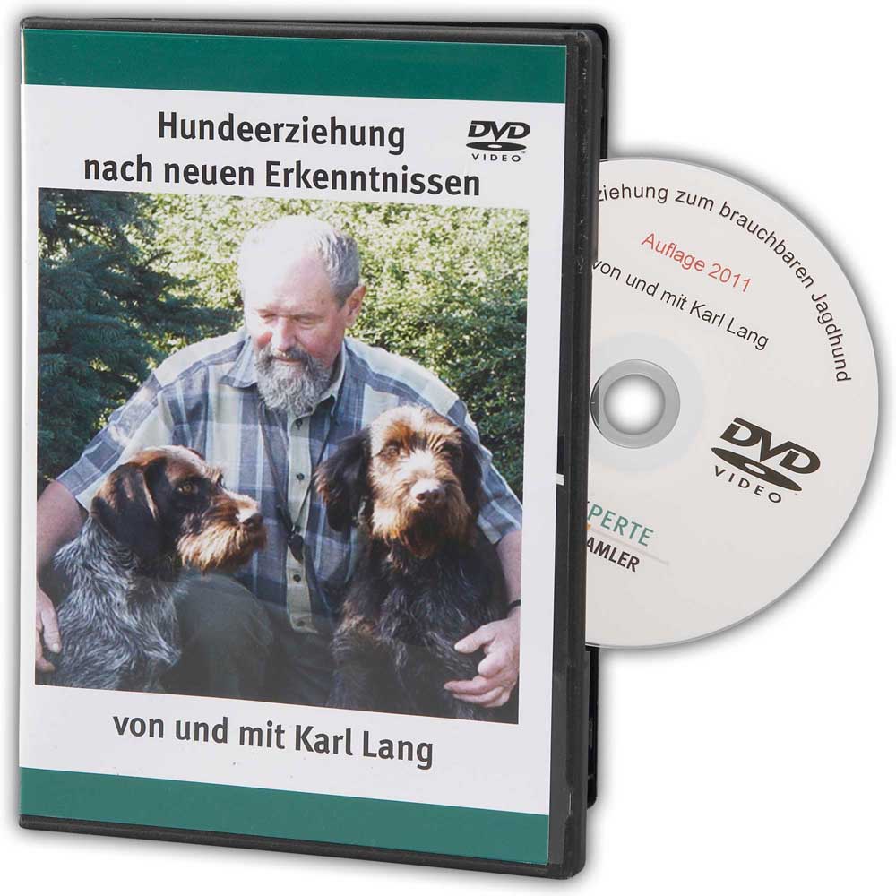 DVD-Hülle des Lehrfilms 'Hundeerziehung mit Karl Lang' zeigt Karl Lang mit zwei Jagdhunden im Grünen. Ideal für Hundetraining und Erziehungstipps.