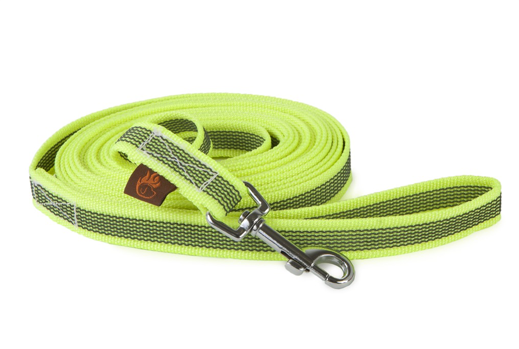 Neongelbe gummierte Hundeleine mit reflektierenden Streifen für bessere Sichtbarkeit bei Dunkelheit. Perfekt für Sicherheit beim Gassigehen.