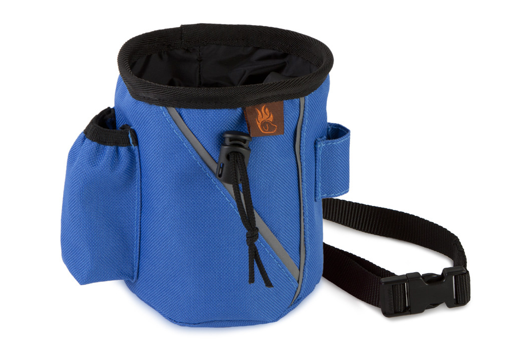 FIREDOG Leckerlibeutel in Hellblau mit schwarzem Rand, praktischer Trainingsbeutel für Hundeleckerlis mit seitlicher Tasche.