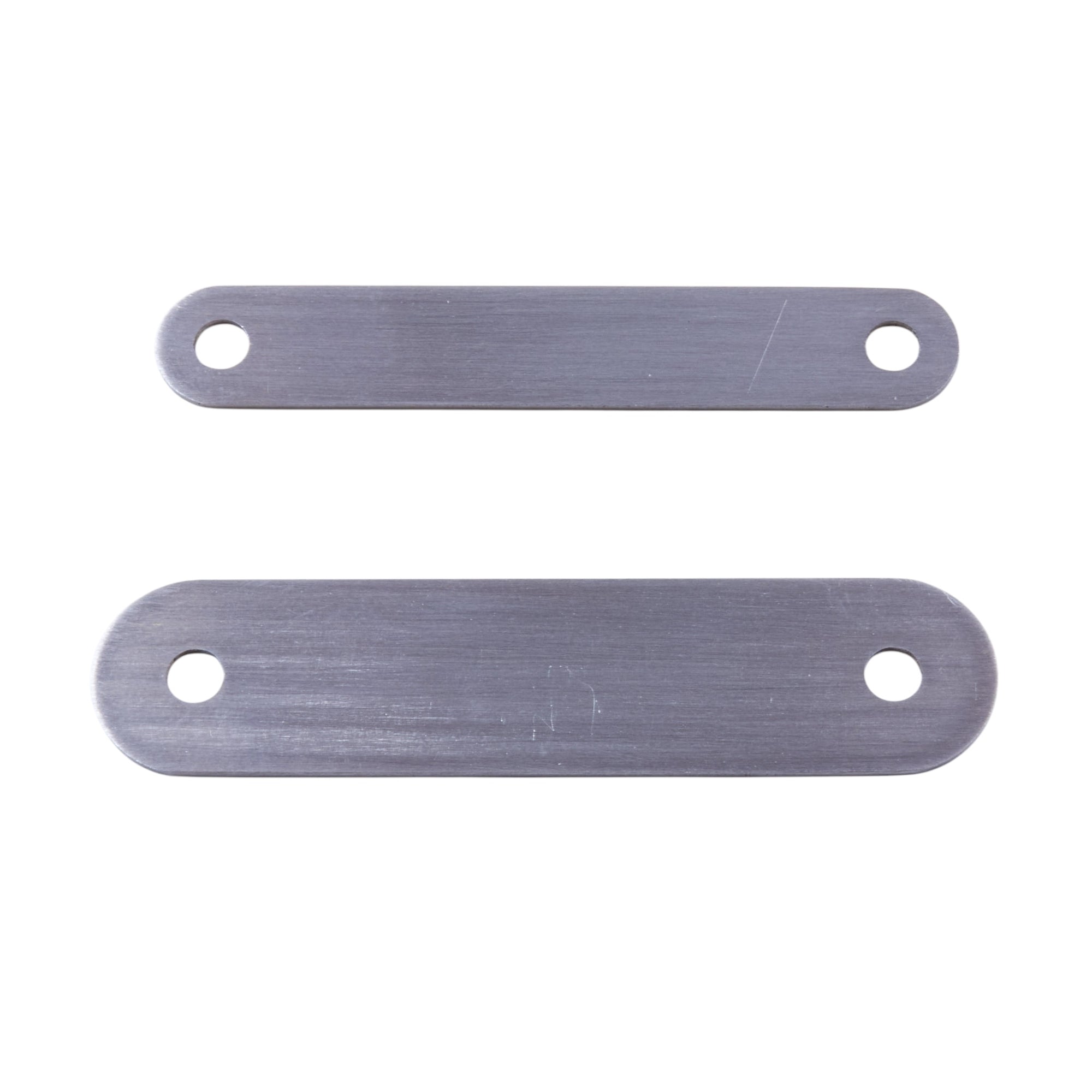 Zwei Gravurschilder aus Edelstahl in verschiedenen Größen, perfekt für Tierhalsbänder in der Kategorie personalisierte ID-Kennzeichnung.
